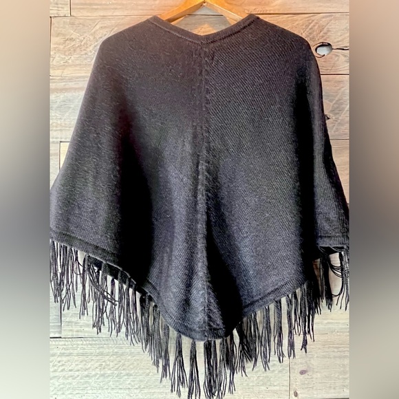 SANYORK ALPACA PONCHO - Picture 2 of 5